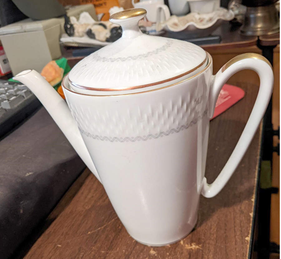 21785 Coffee Pot & Lid by Edelstein-1