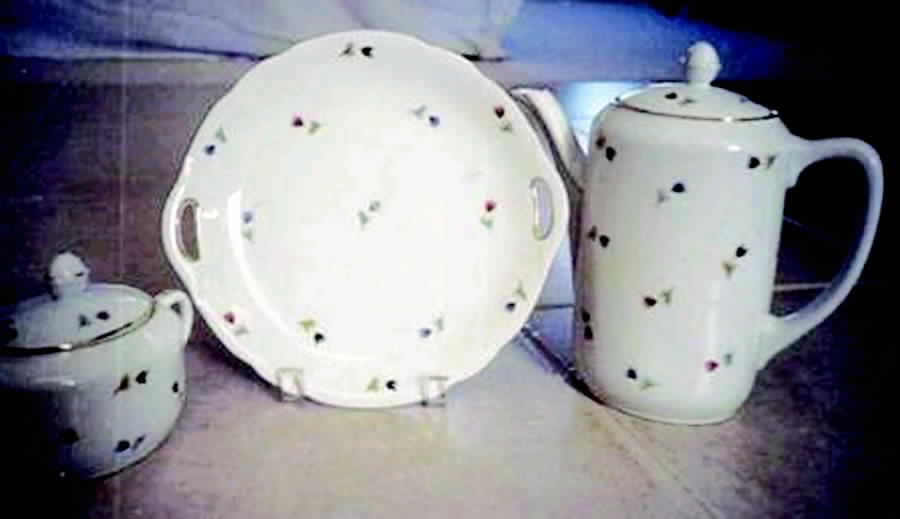 ESC152 Handled Cake Plate by Eschenbach-1