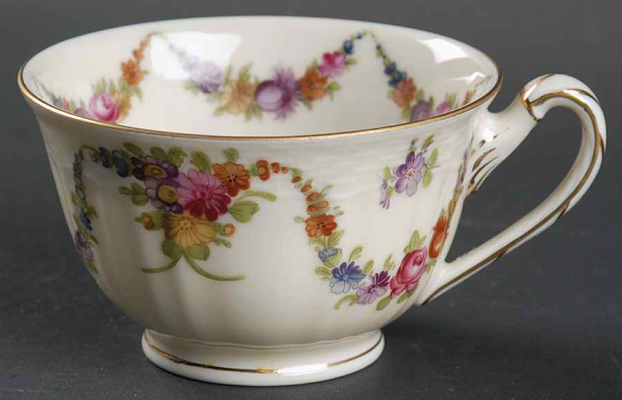 9954-9195 (Cream, Basketweave) Footed Cup by Epiag-1