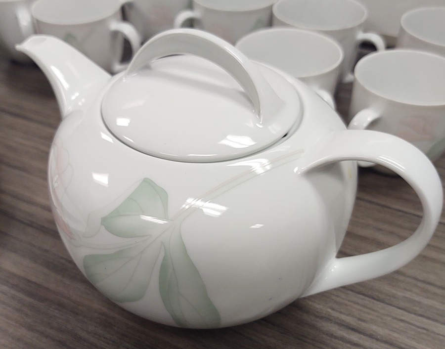 ESC163 Teapot & Lid by Eschenbach-1