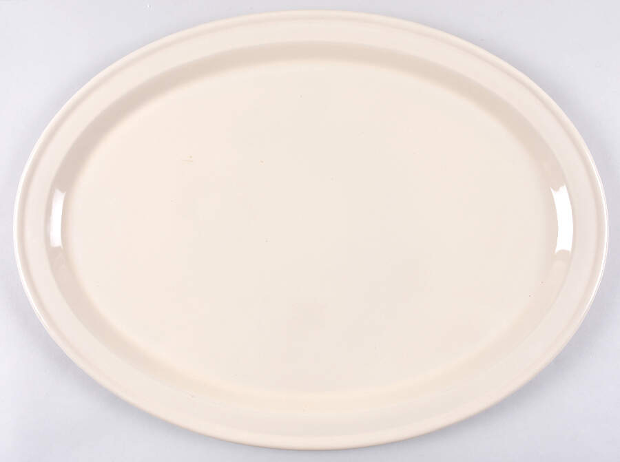 Le Potier Creme (Ivoire) 19" Oval Serving Platter by Emile Henry-1
