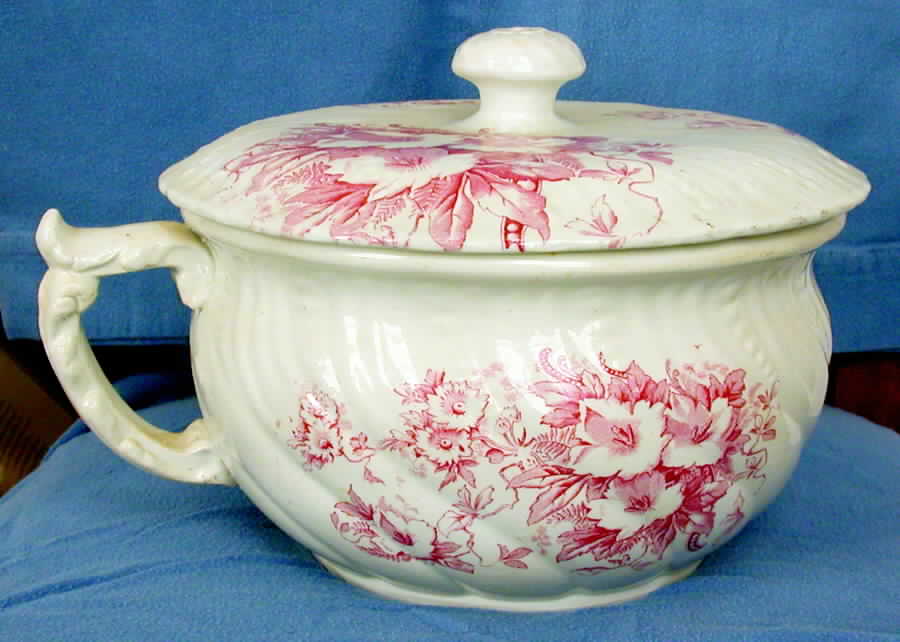 Defender Chamber Pot & Lid by England-1