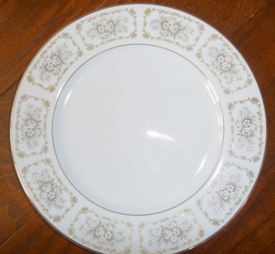 Kensington Dinner Plate by Everbrite (Japan)-1