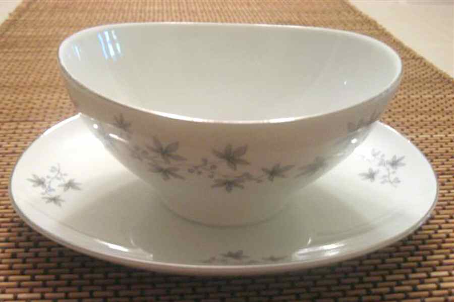 ERK4 Gravy Boat with Attached Underplate by Erika Porzellan-1
