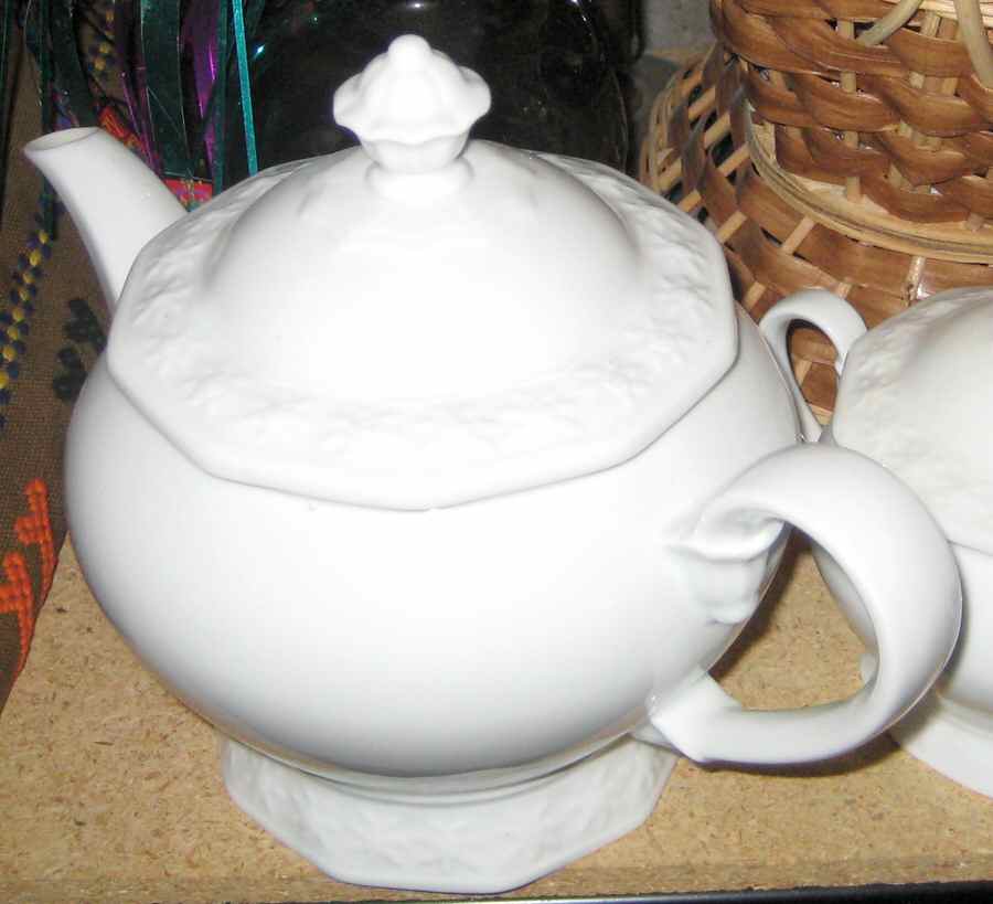 ESC175 Teapot & Lid by Eschenbach-1