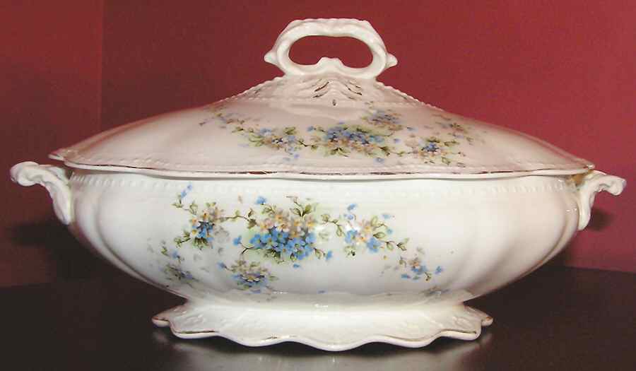 7039 Oval Covered Vegetable by East End-1