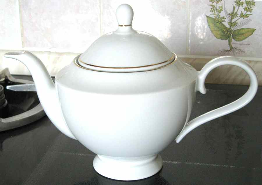 Westbury Teapot & Lid by Elizabethan-1