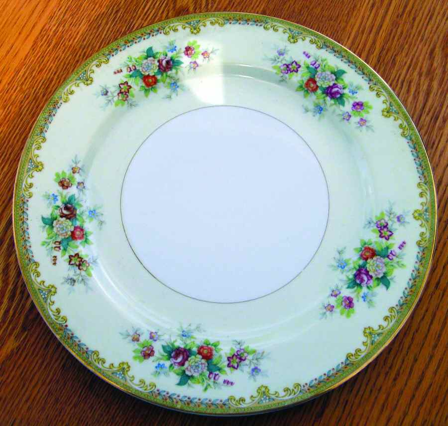 EMP106 Dinner Plate by Empress (Japan)-1