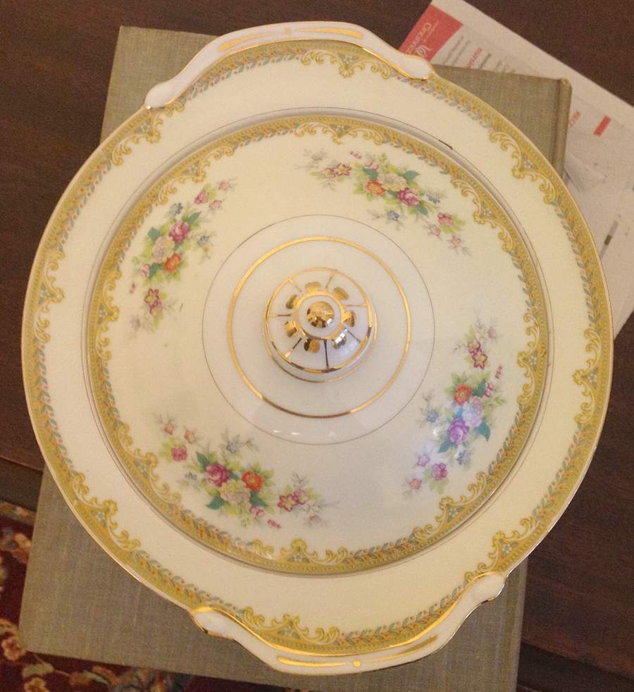 EMP106 Round Covered Vegetable by Empress (Japan)-1