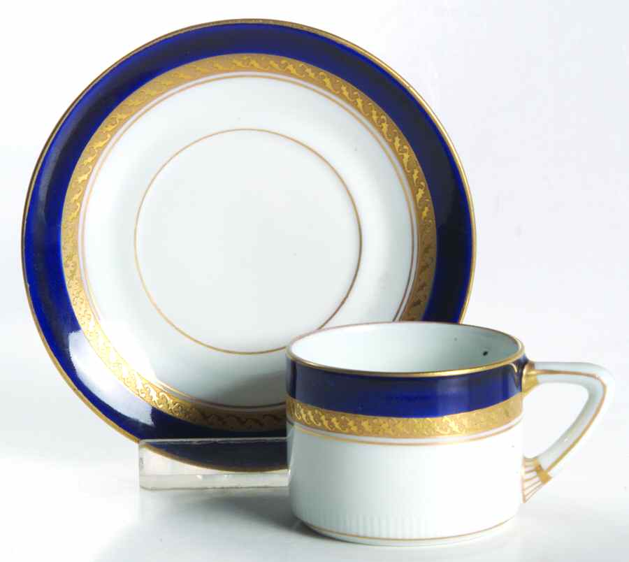 5210 Flat Demitasse Cup & Saucer Set by Ernst Wahliss-1