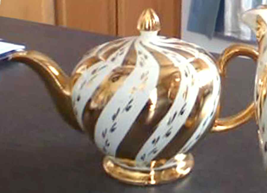 2018 Teapot & Lid by Wood & Sons-1