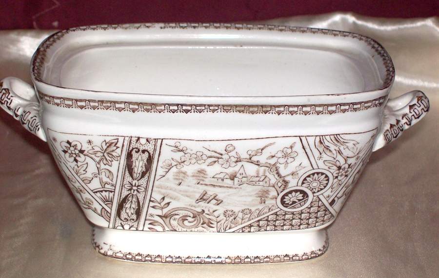 Yosemite Brown (No Trim) Sauce Boat No Lid by T & R Boote-1