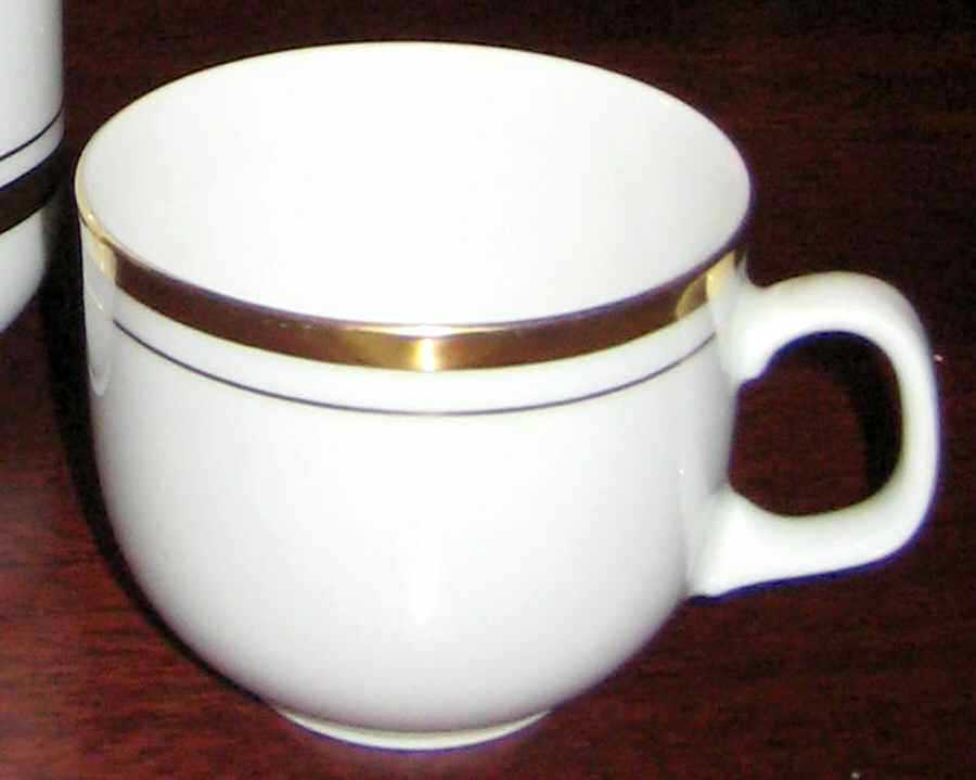 Finlandia Gold Flat Cup by Eschenbach-1