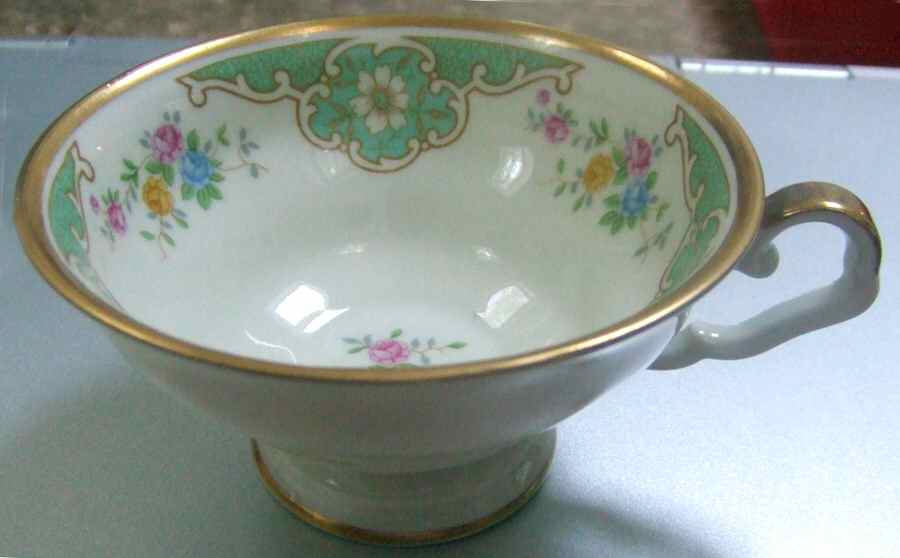 ESC218 Footed Cup by Eschenbach-1