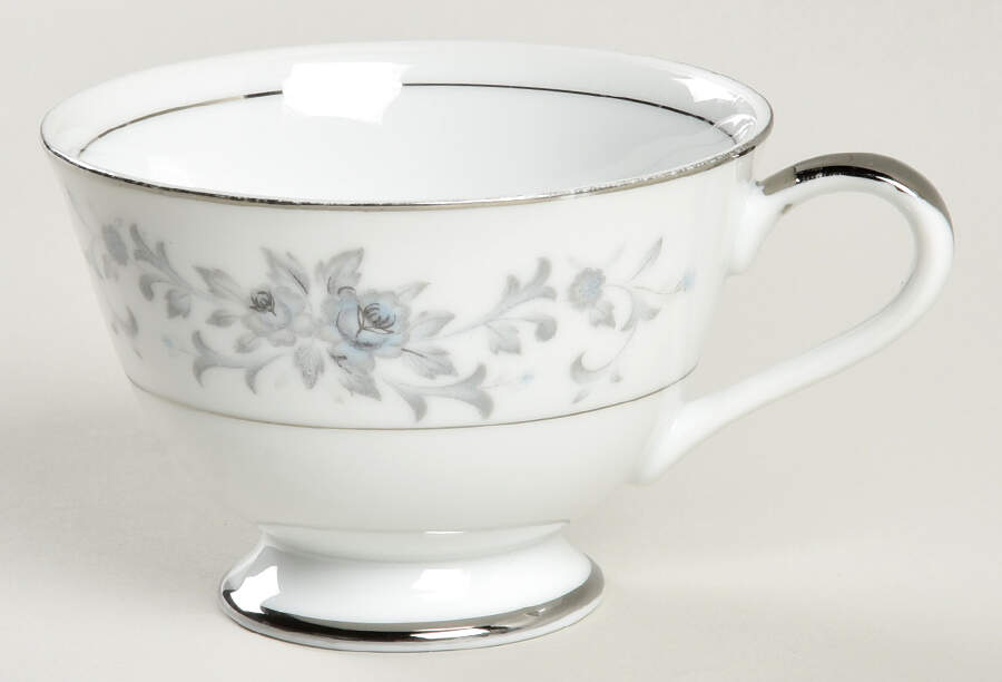 Blue Rose Footed Cup by Empress (Japan)-1
