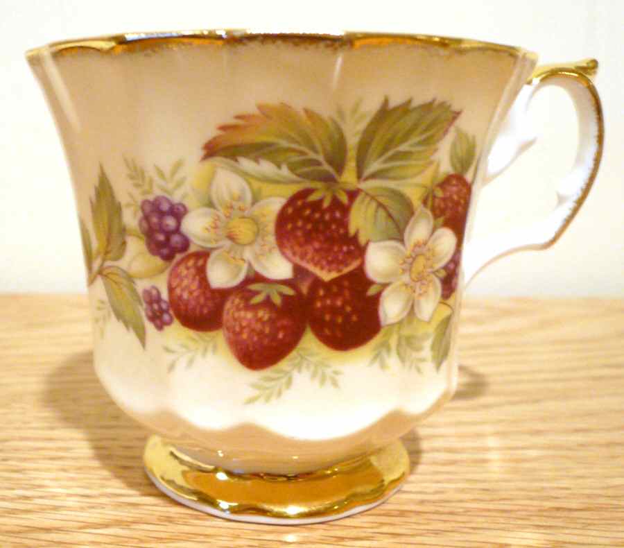 ELZ43 Footed Cup by Elizabethan-1