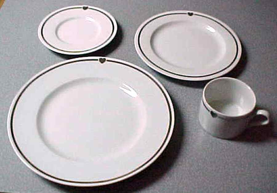 EXR1 Dinner Plate by Exline Porcelaine-1
