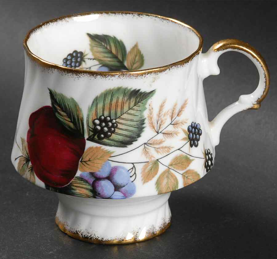 2975 Footed Cup by Elizabethan-1