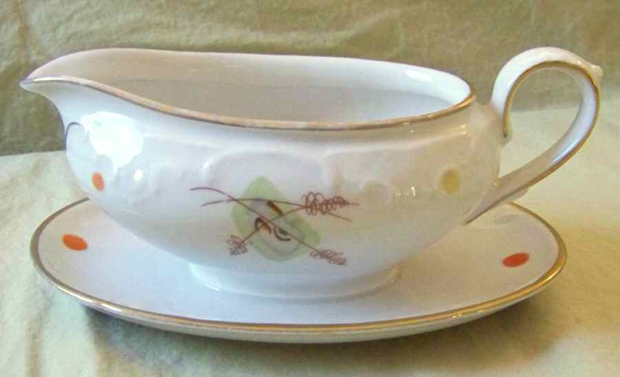 ESC251 Gravy Boat with Attached Underplate by Eschenbach-1
