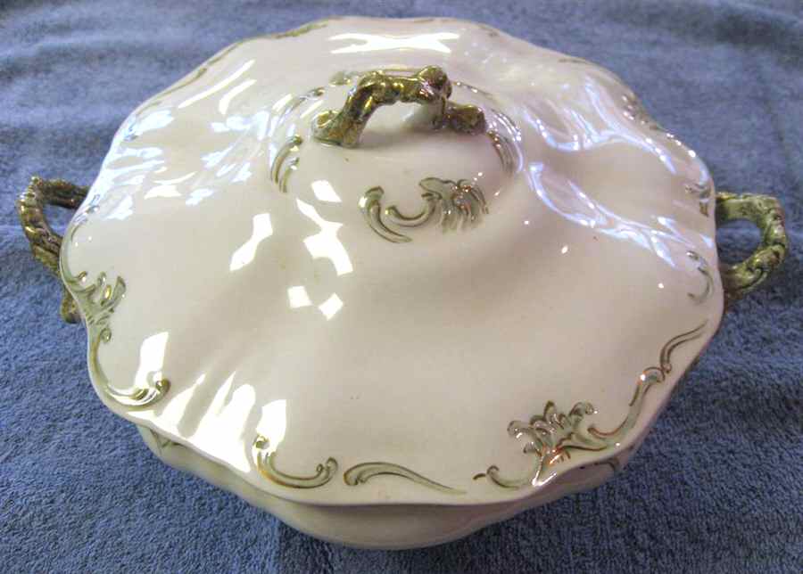 Hamburg Round Covered Vegetable by John Edwards-1
