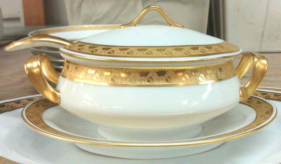 EPI407 Sauce Boat W/Attached Underplate,Lid & Ladle by Epiag-1