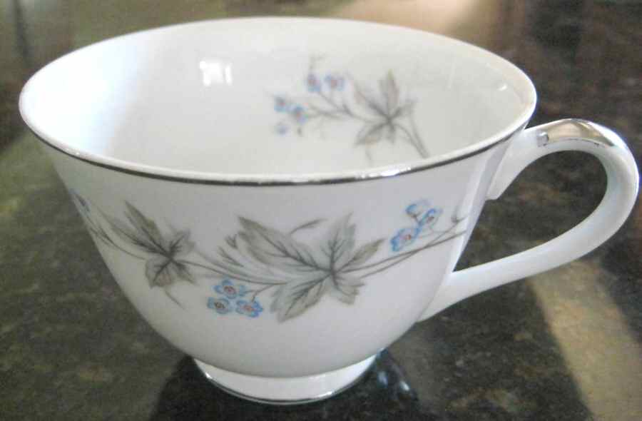 Musette Footed Cup by Empress (Japan)-1