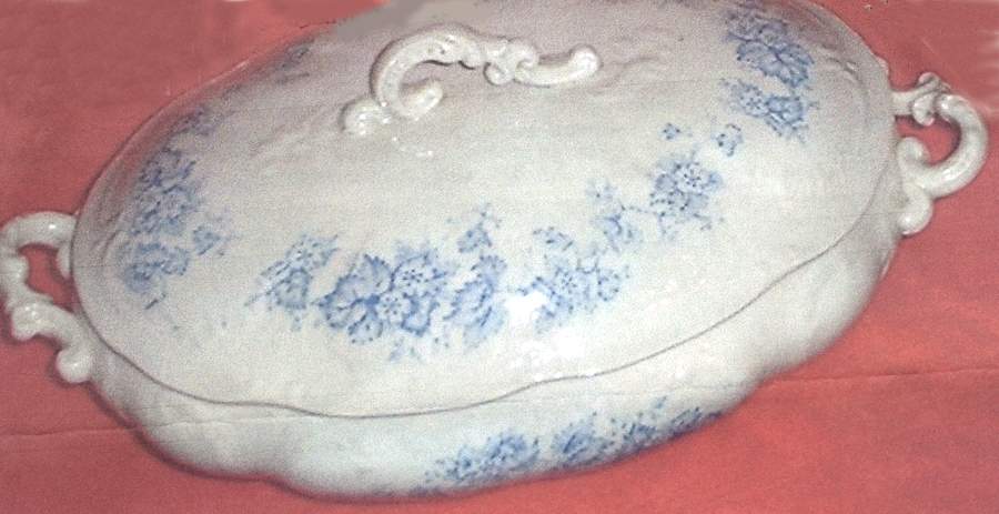 Vine Oval Covered Vegetable by England-1