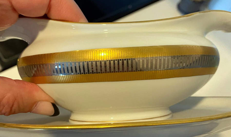 ESC311 Gravy Boat with Attached Underplate by Eschenbach-1