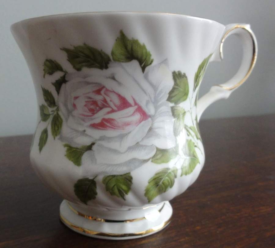 3223 Footed Cup by Elizabethan-1