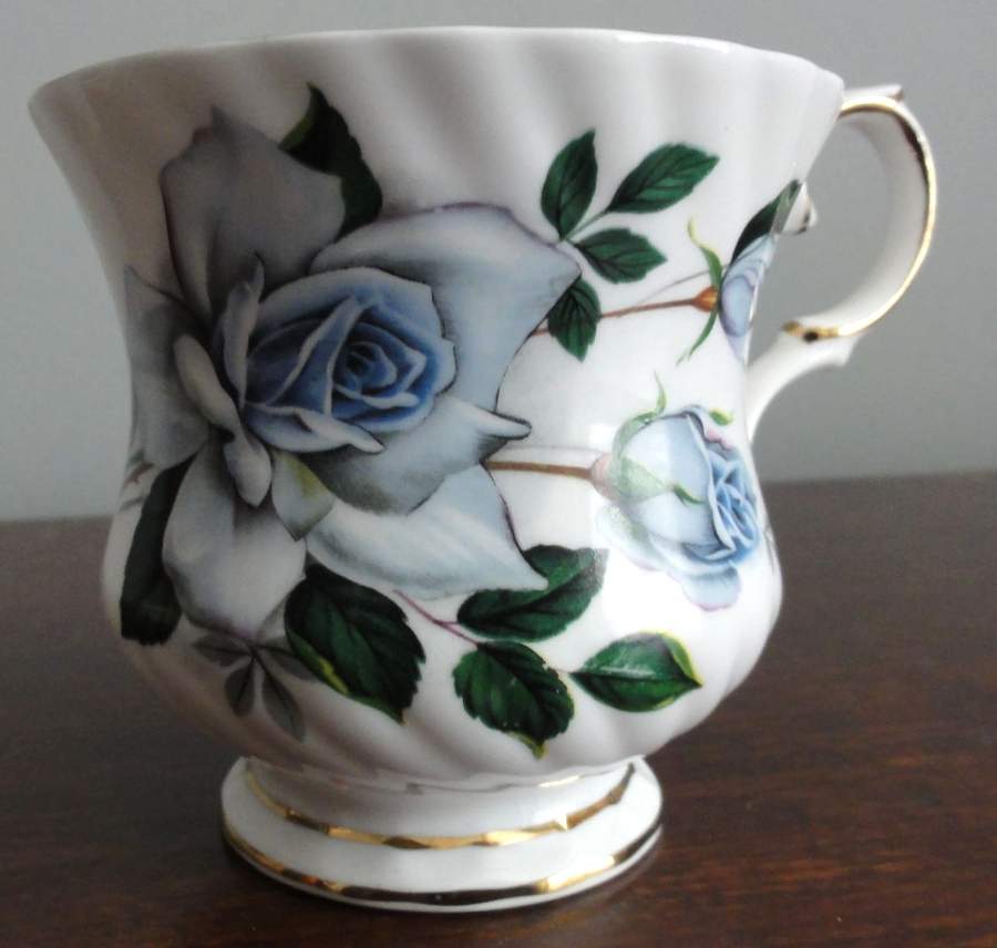 3227 Footed Cup by Elizabethan-1