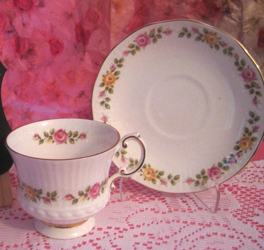 156C Footed Cup & Saucer Set by Elizabethan-1