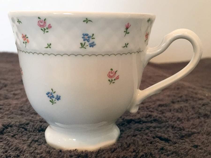 ESC327 Footed Cup by Eschenbach-1