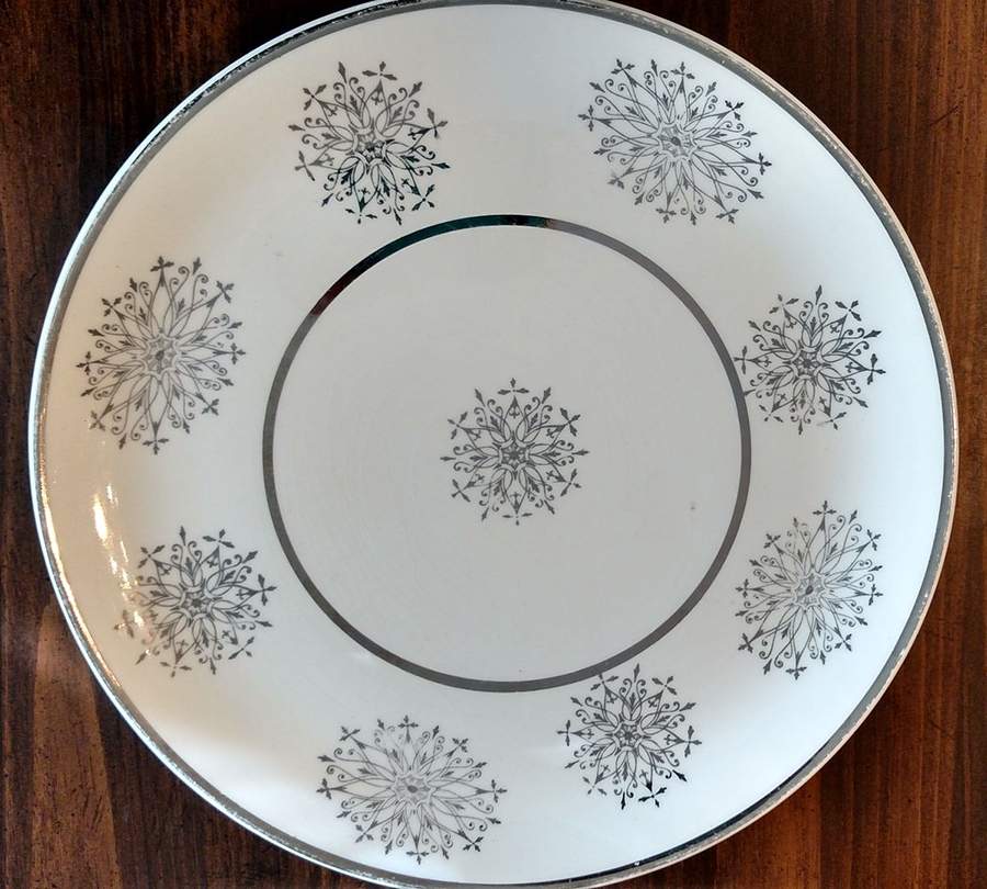 EAR8 Dinner Plate by Earlton-1