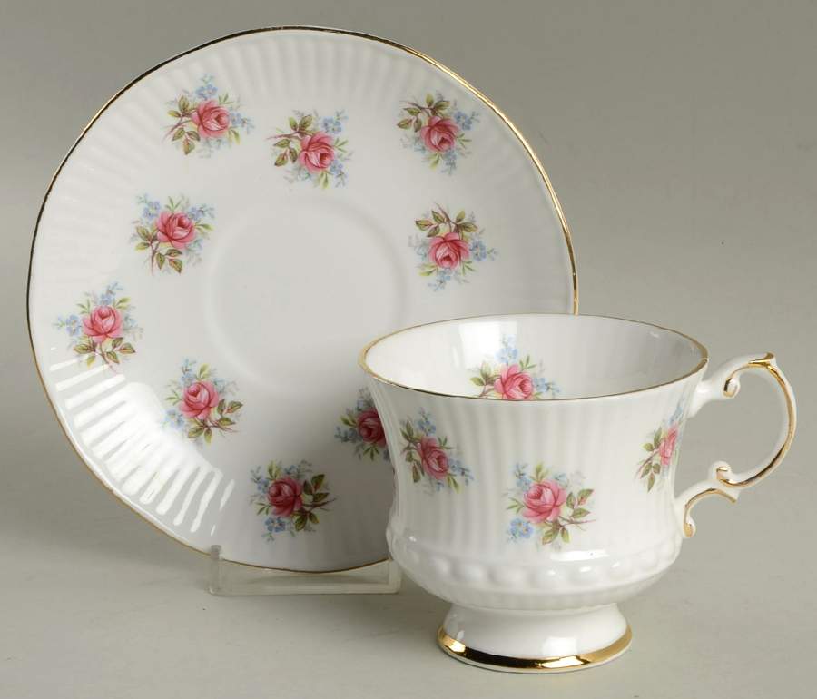 Hampshire Footed Cup & Saucer Set by Elizabethan-1