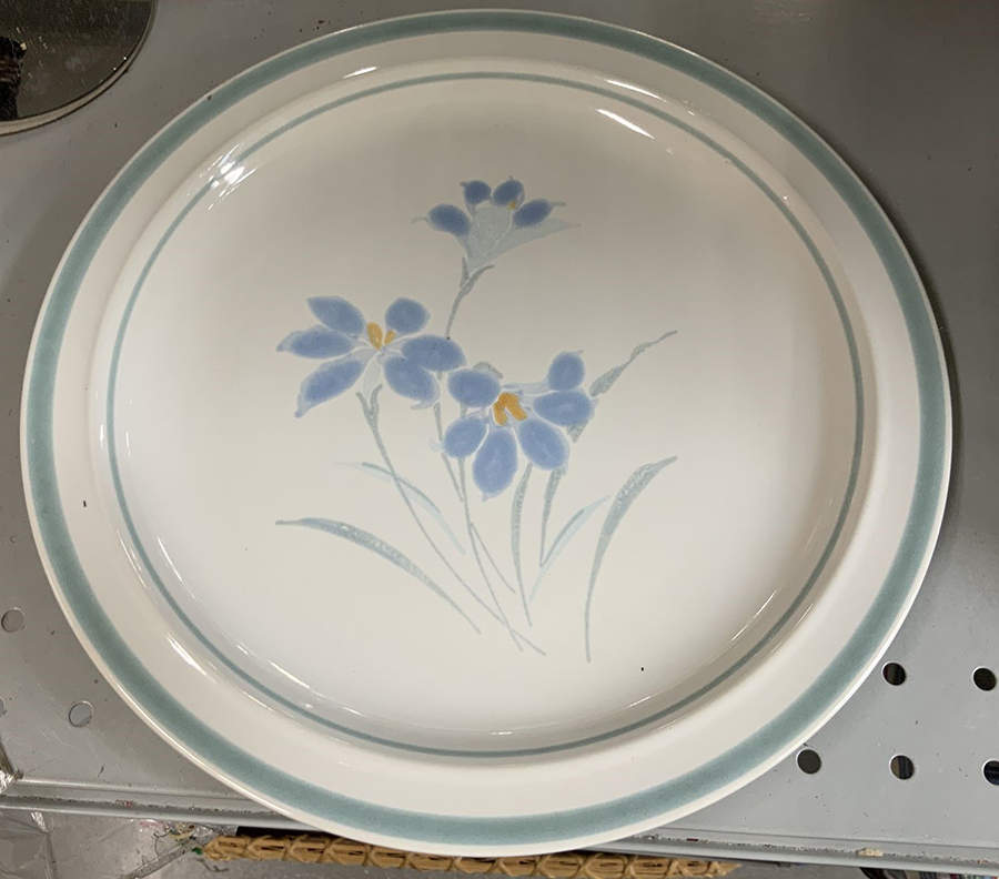 Field Flower Dinner Plate by Epoch-1