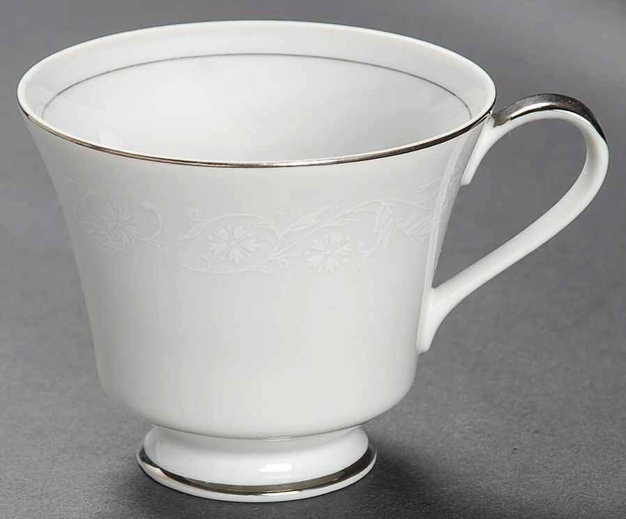 English Lace Footed Cup by Fashion Manor-1