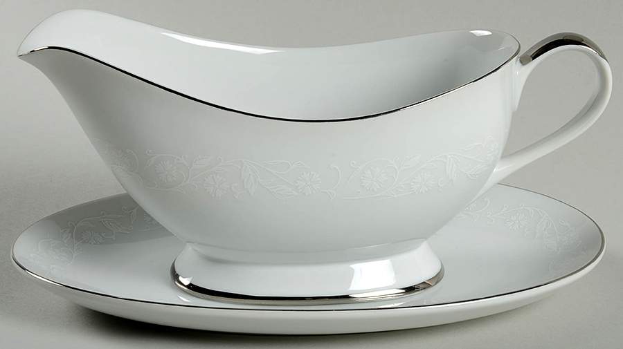 English Lace Gravy Boat & Underplate/Relish by Fashion Manor-1
