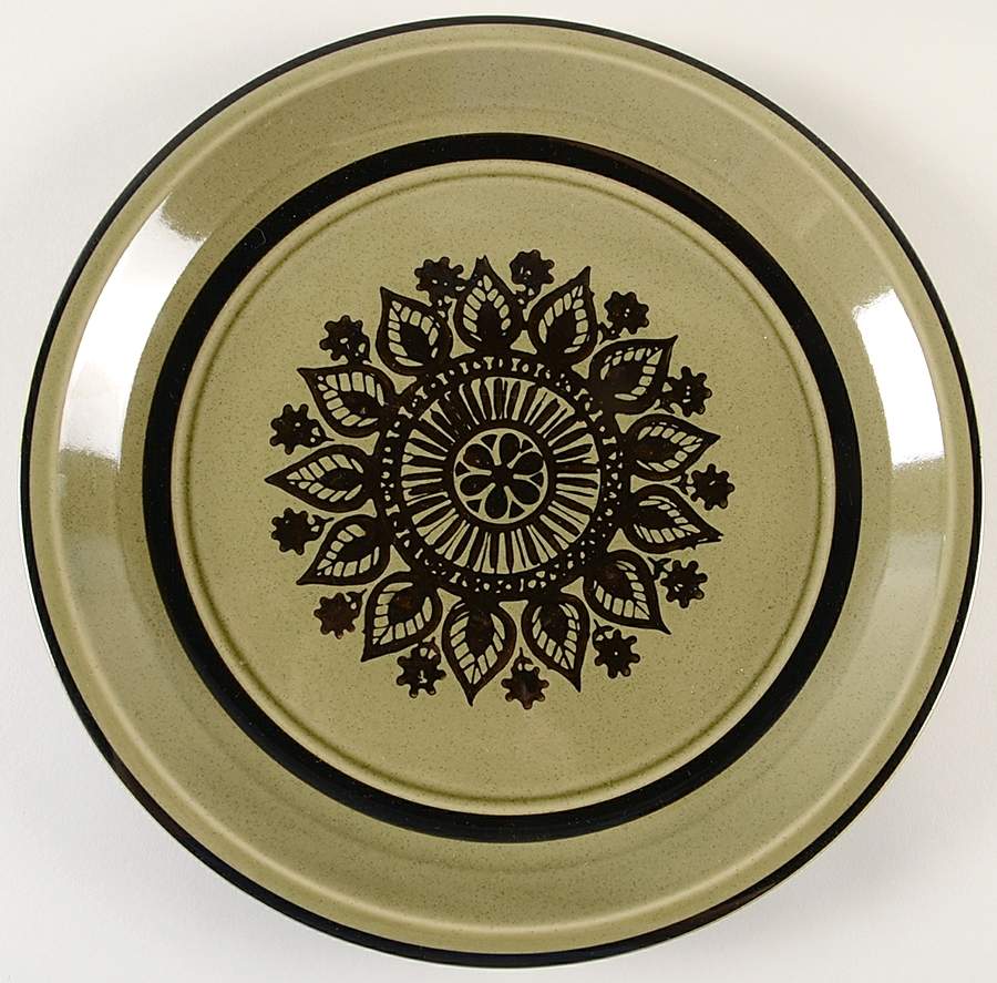 Saracen 12" Chop Plate (Round Platter) by Fashion Manor-1