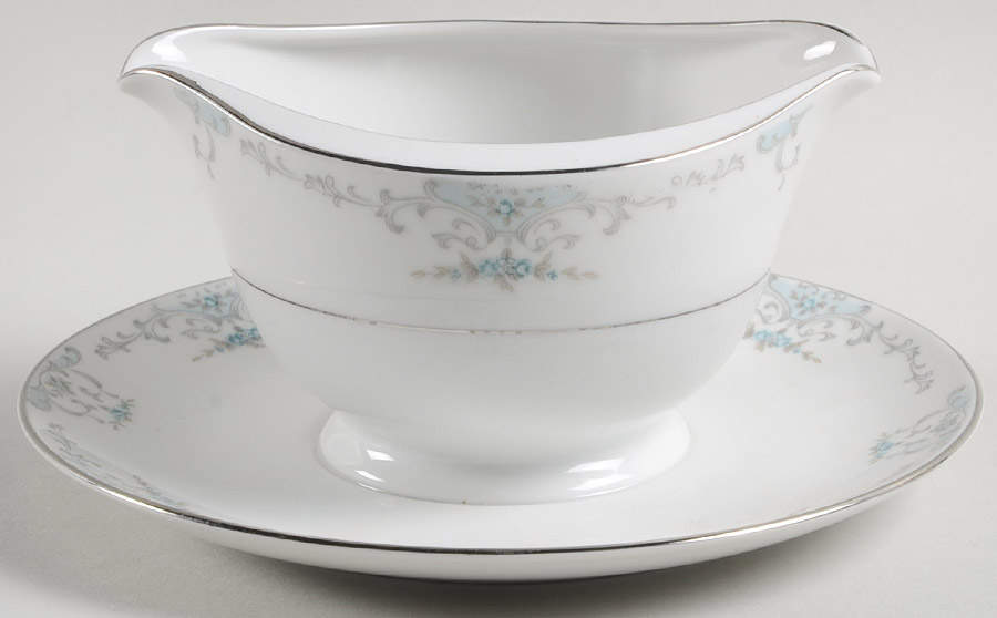Heirloom Round Gravy Boat/Attached Underplate by Fashion Royale-1