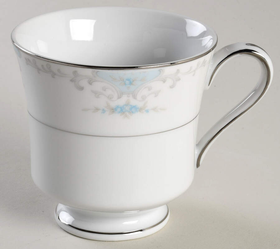 Heirloom Footed Cup by Fashion Royale-1
