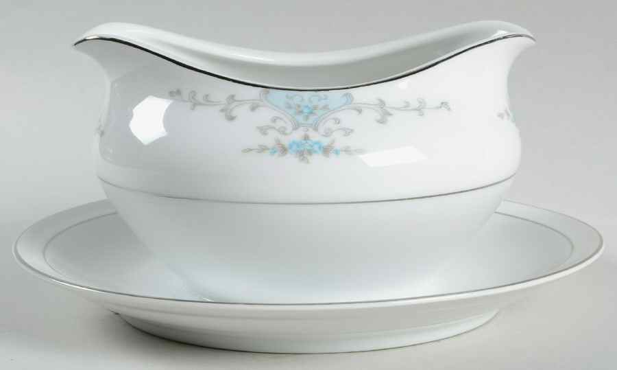 Heirloom Round Gravy Boat/Attached Underplate by Fashion Royale-1