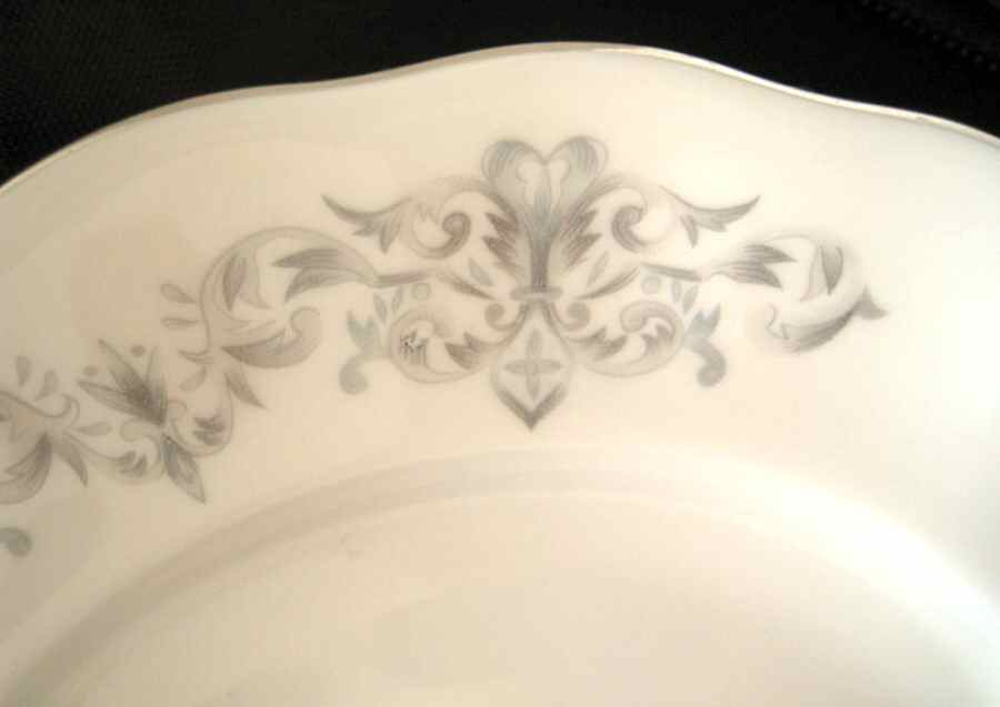 Tempo (Scallop) Saucer by Favolina-Karolina-1