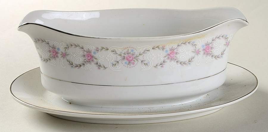Fairlawn Gravy Boat with Attached Underplate by Fine China of Japan-1