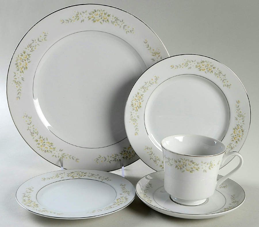 Lady Carolyn 5 Piece Place Setting by Fine China of Japan-1