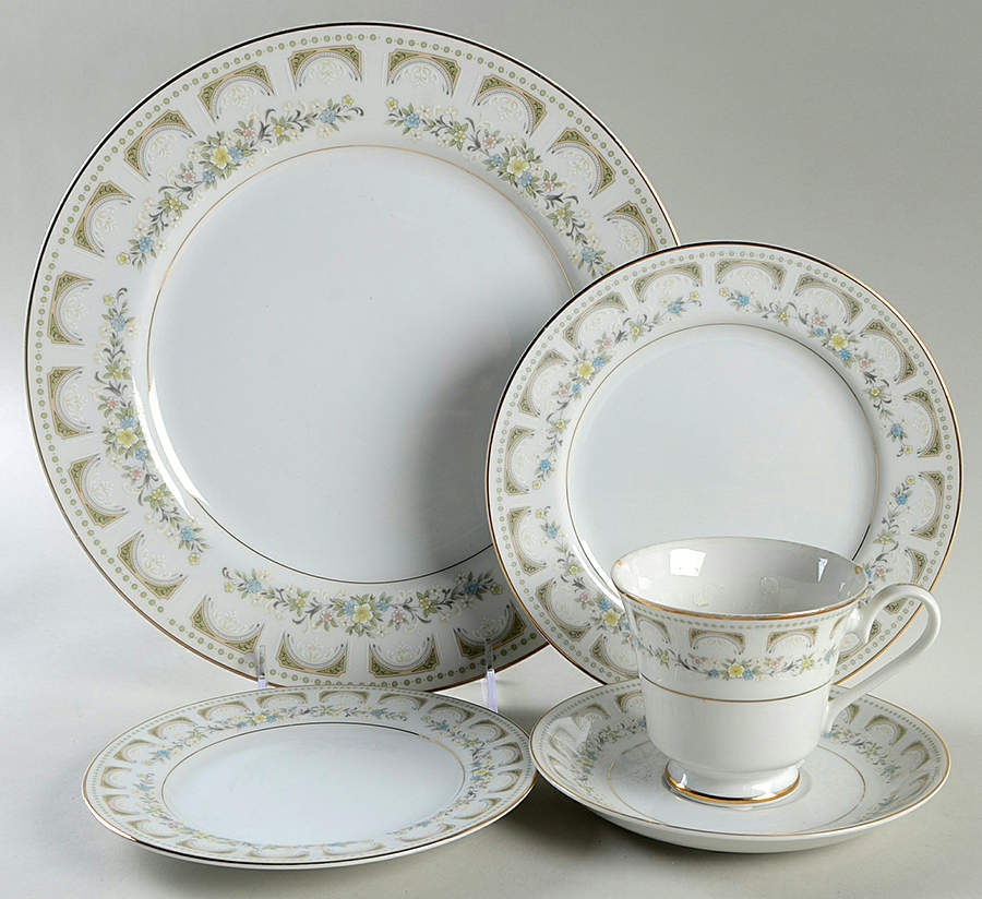 La Mancha 5 Piece Place Setting by Fine China of Japan-1
