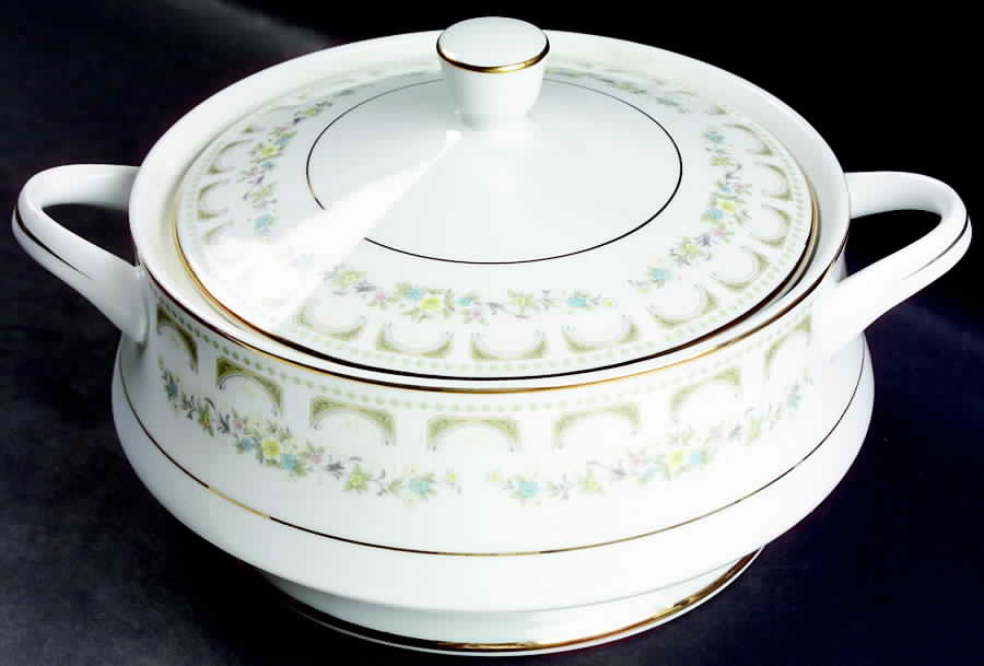 La Mancha Round Covered Vegetable by Fine China of Japan-1