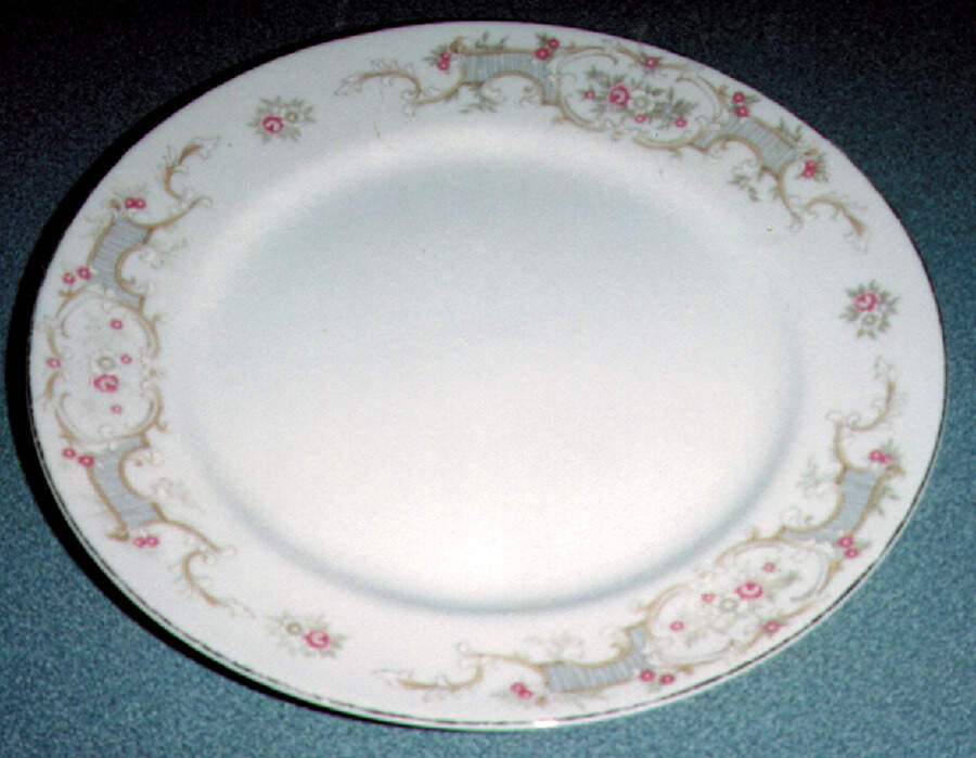 Roquefort Dinner Plate by Fine China of Japan-1