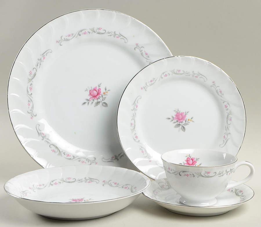 Royal Swirl 40 Piece Estate Set by Fine China of Japan-1