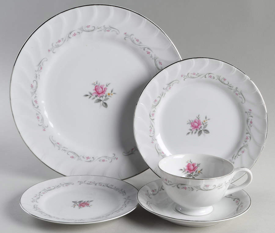 Royal Swirl 40 Piece Estate Set by Fine China of Japan-1