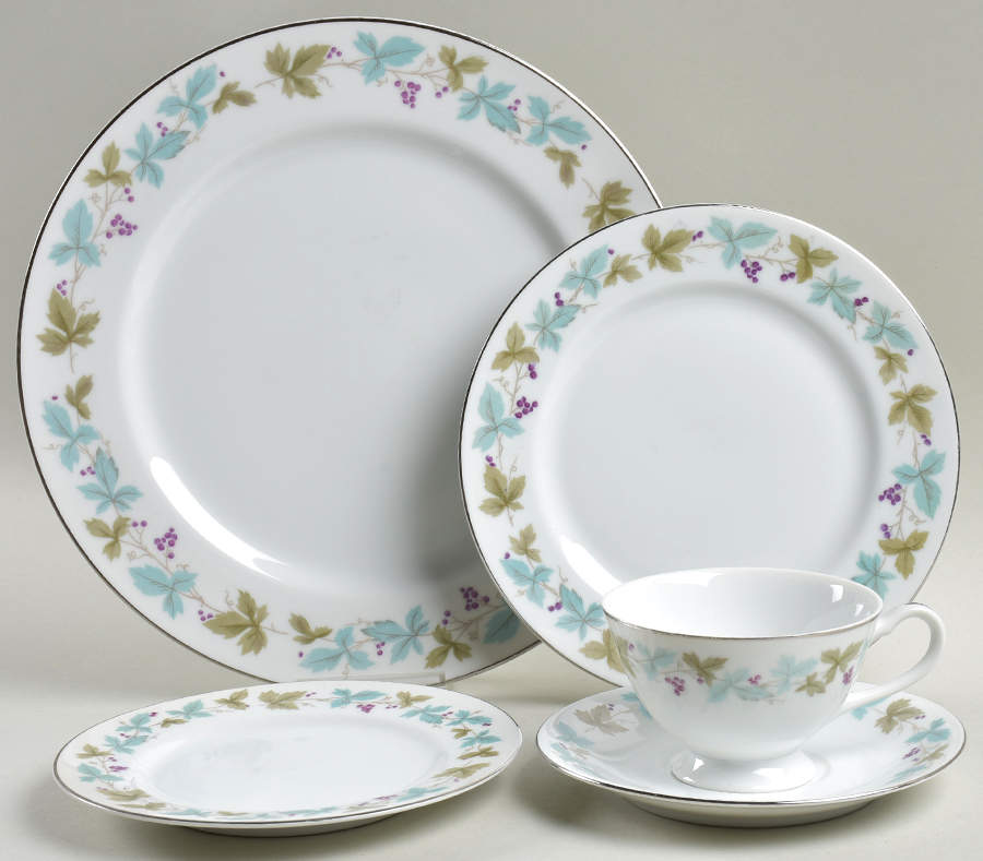 Vintage 5 Piece Place Setting by Fine China of Japan-1